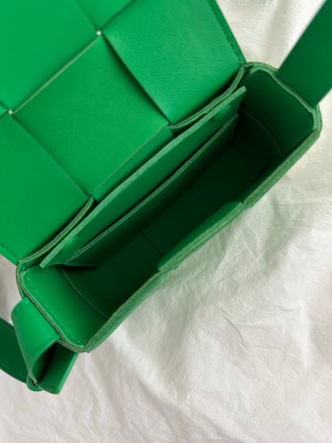 보테가베네타 미니 카세트백 상품이미지7