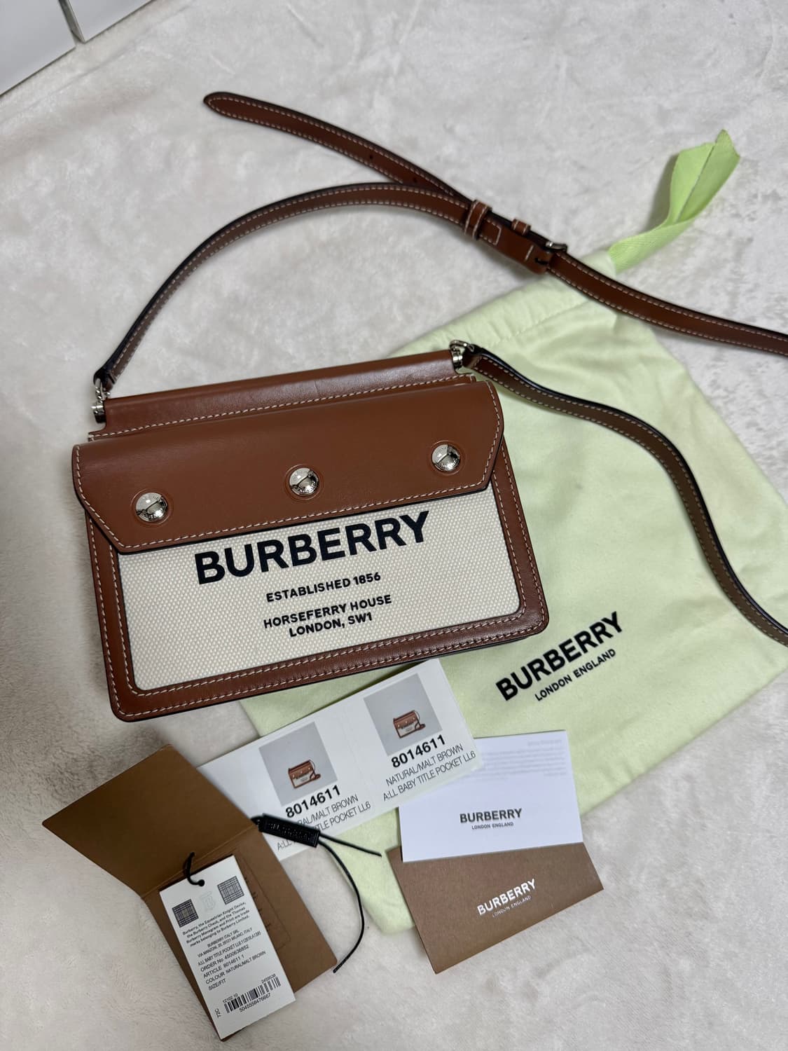 버버리 미니 포켓 호스페리 타이틀 백 상품이미지1