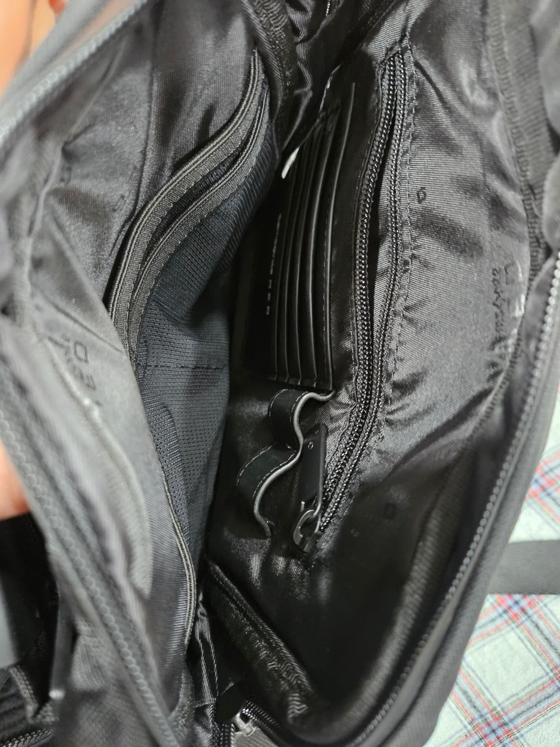 쌤소나이트 RED 투리스(TURRIS) 블랙 크로스백 상품이미지6