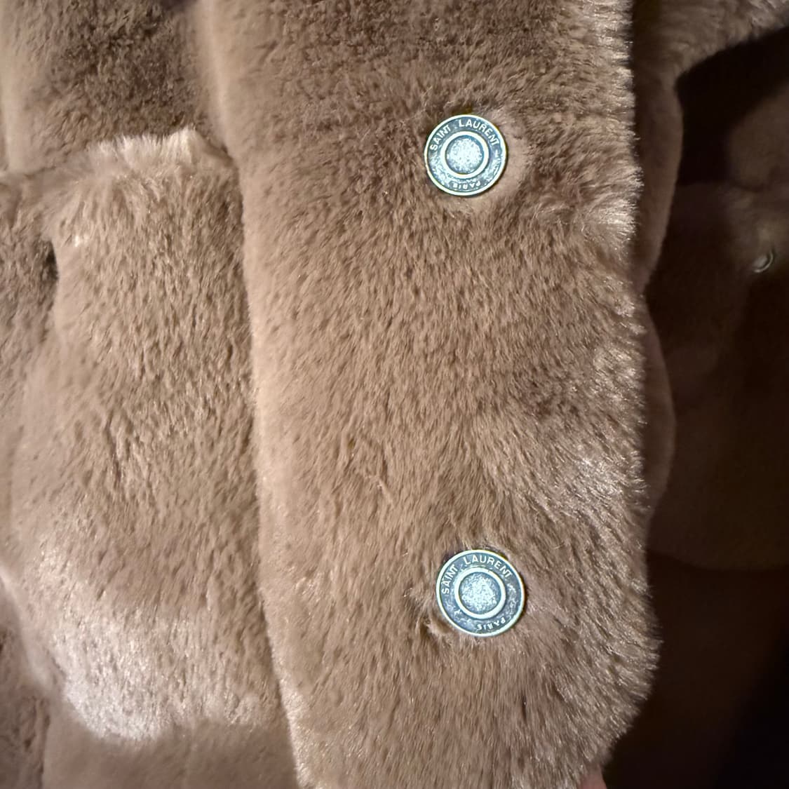 생로랑 23 F/W Faux Fur 트러커 자켓 판매 합니다. 상품이미지5