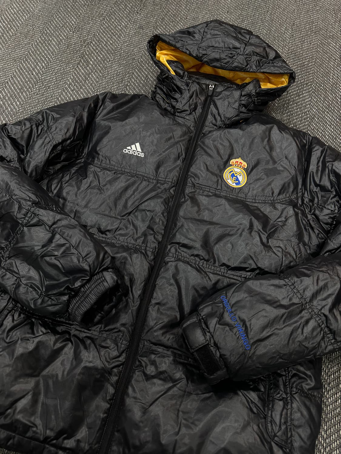 레알마드리드 패딩 블랙 상품이미지4