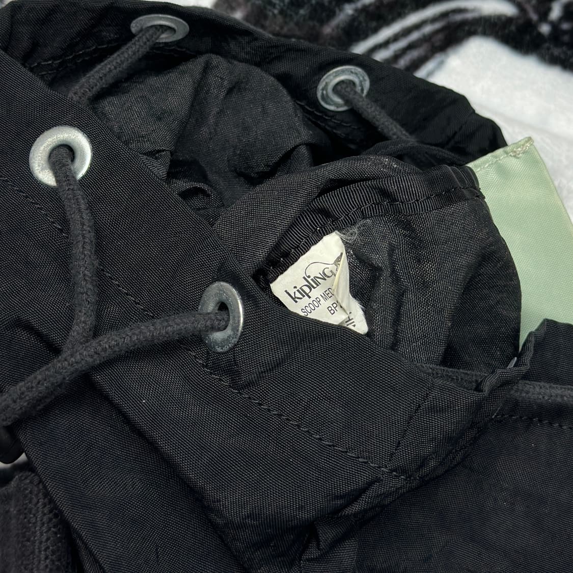 키플링 나일론 블랙 미니 복조리 백팩 상품이미지3