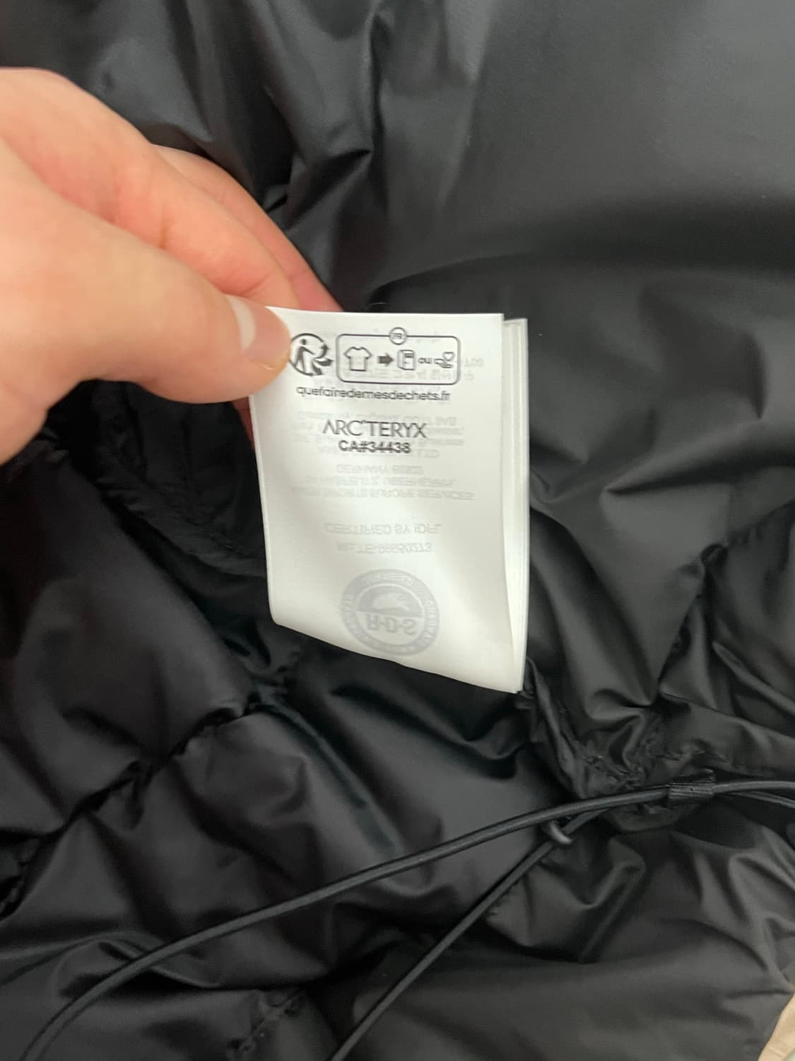 아크테릭스 세륨 블랙 m사이즈 판매합니다. 상품이미지9