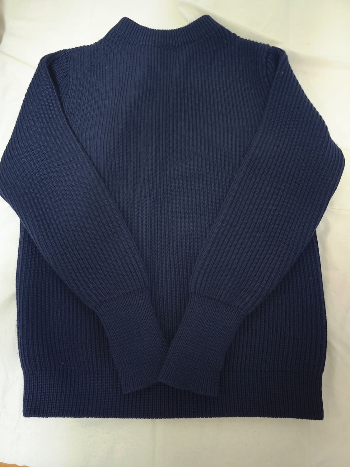 안데르센 안데르센 크루넥 니트 팝니다. (네이비블루)
 상품이미지1