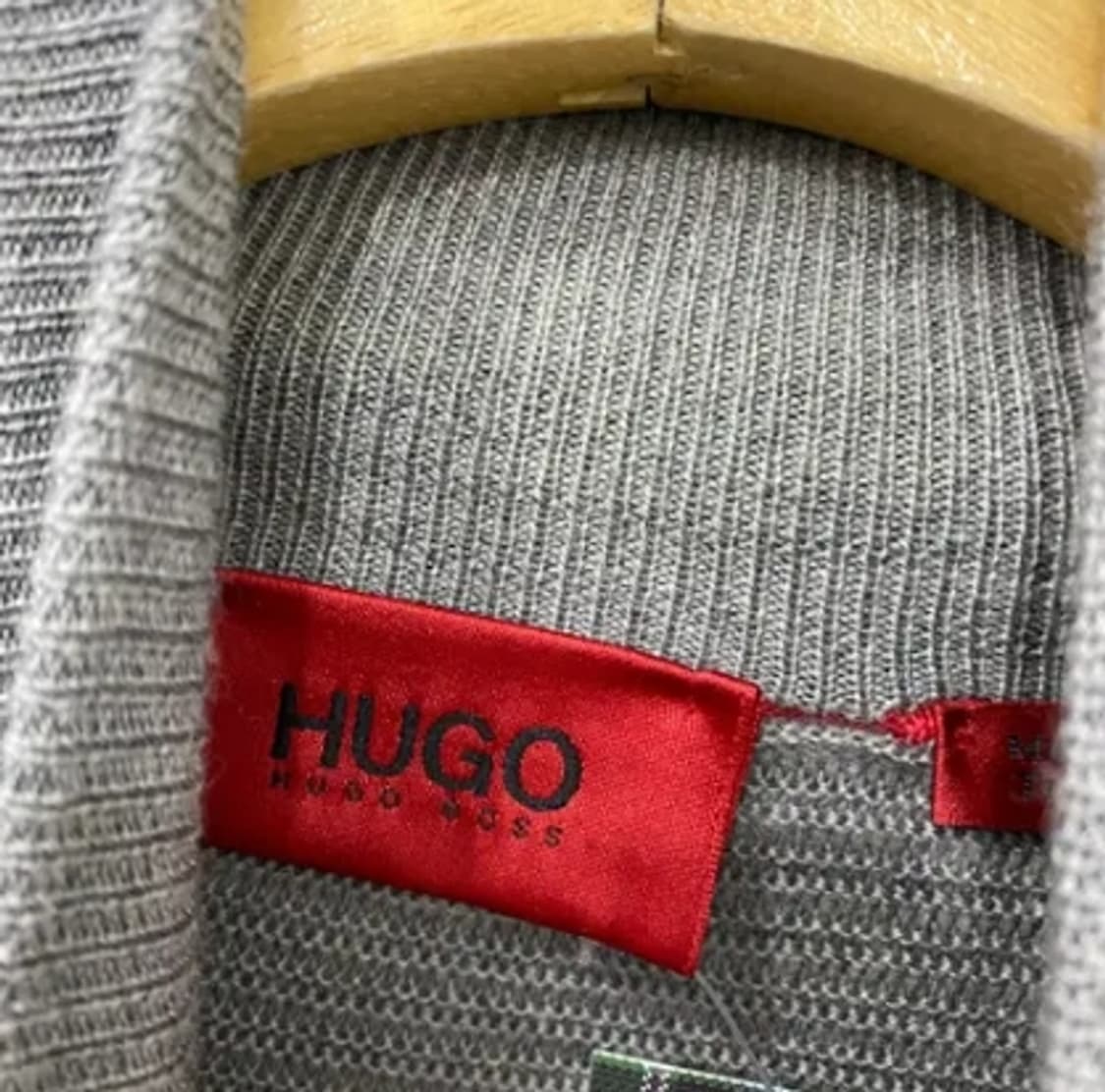 7204. BOSS 로고 니트집업 (S) 상품이미지3