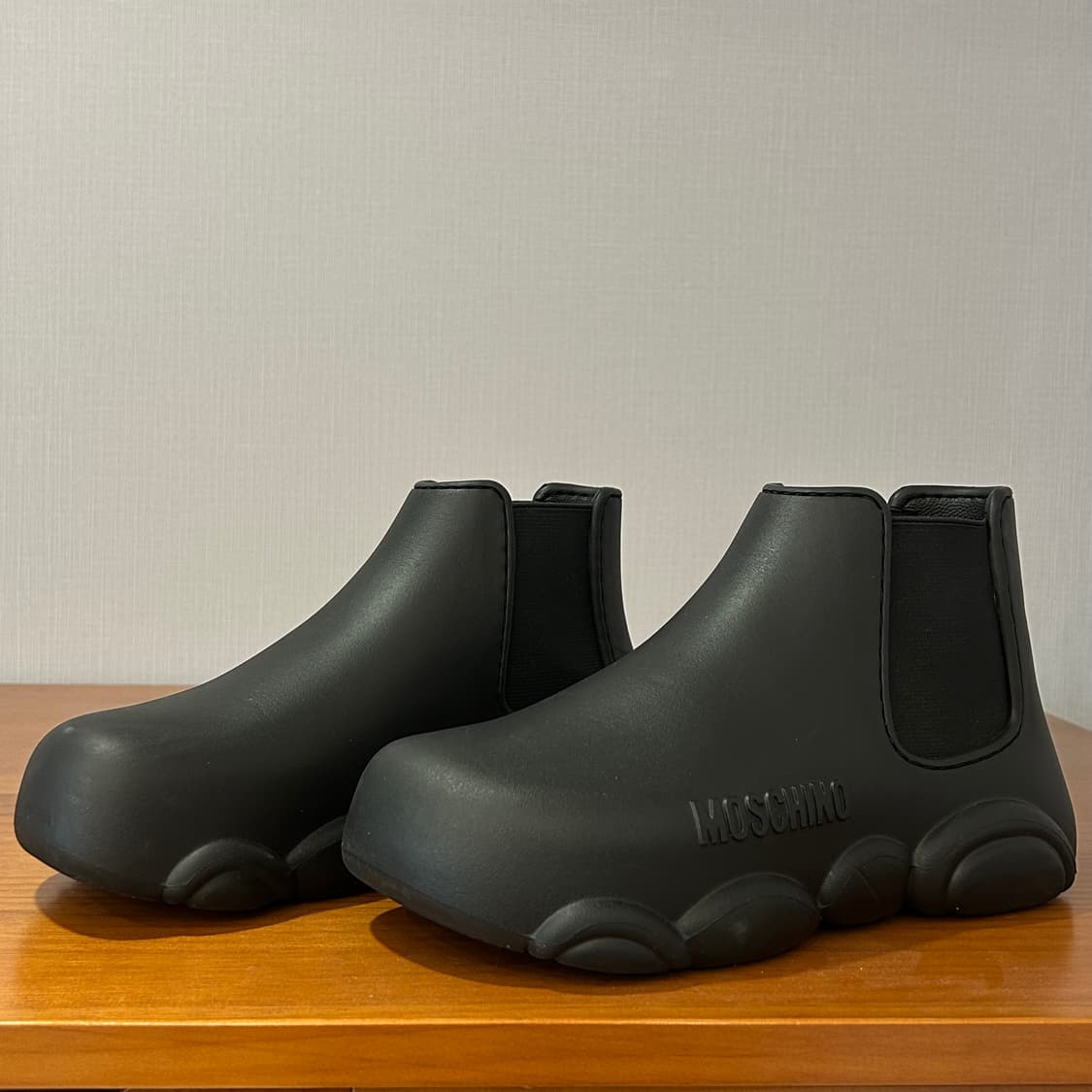 모스키노 곰돌이 gummy 앵클 부츠 36 / 착용샷O 상품이미지2