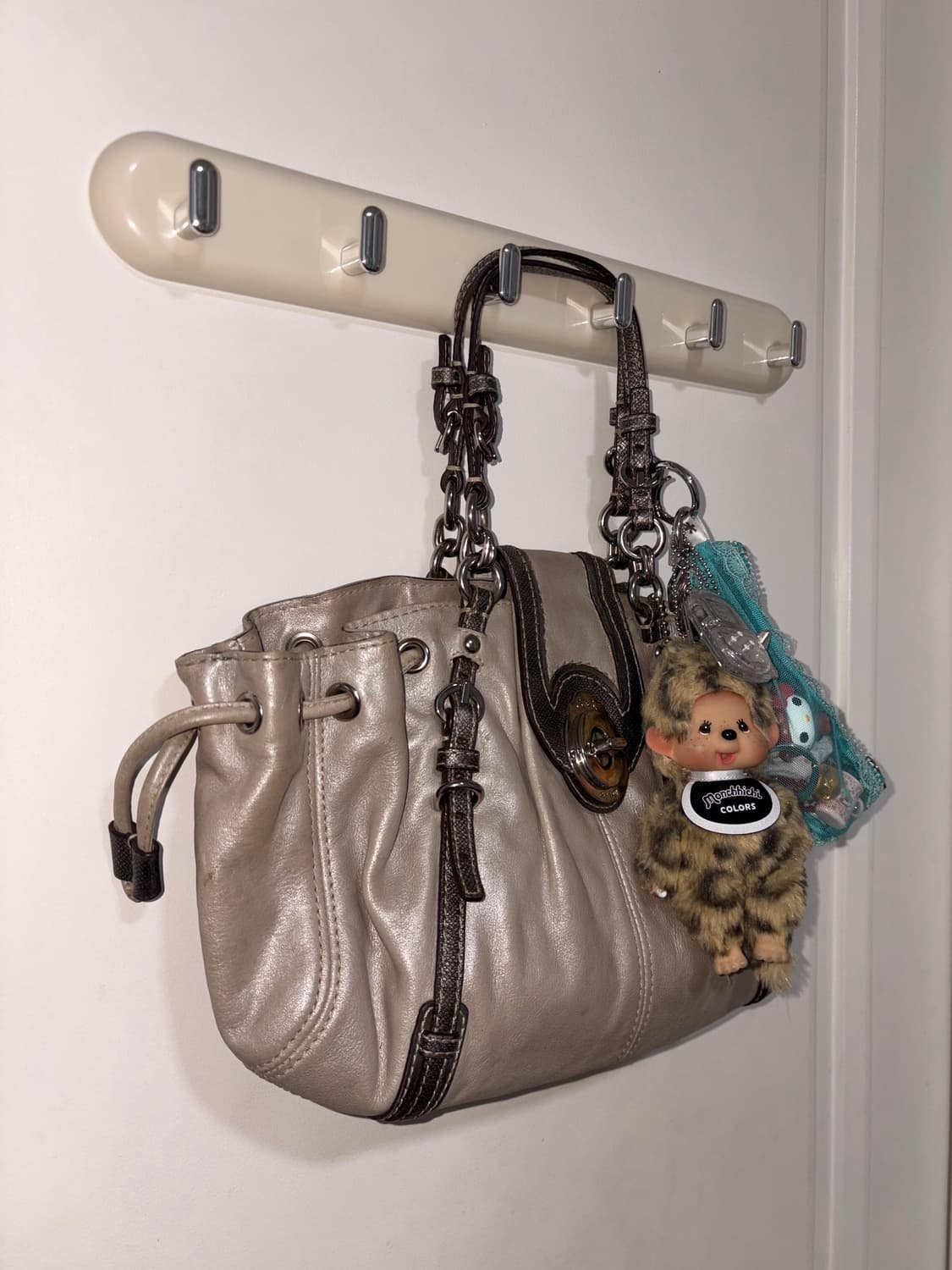 Coach silver glitter hand bag 상품이미지2