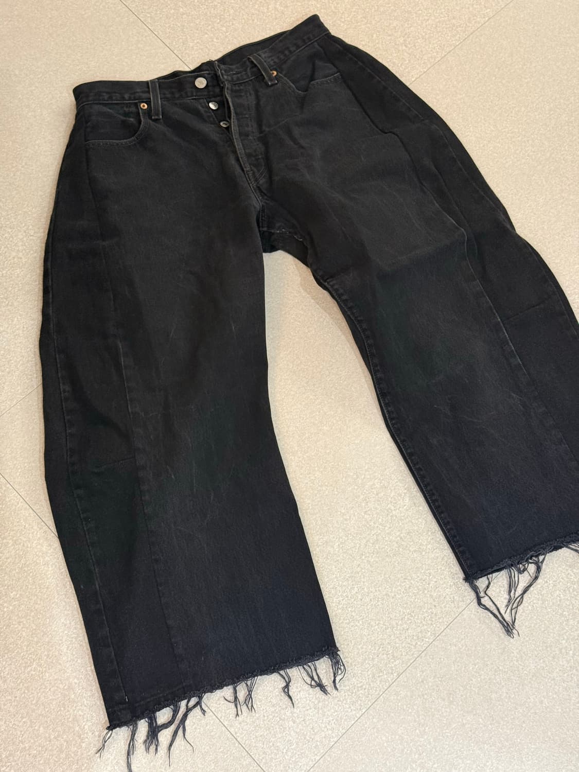 B SIDES LASSO 리바이스 블랙 리워크드 데님 상품이미지1