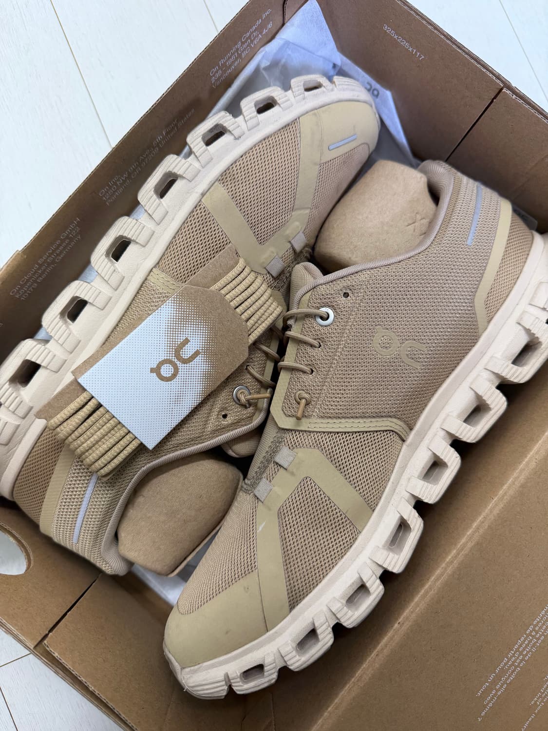 온러닝 온 클라우드 6 280 사이즈  실물 진짜 고급스러운 베이지입니다 상품이미지6