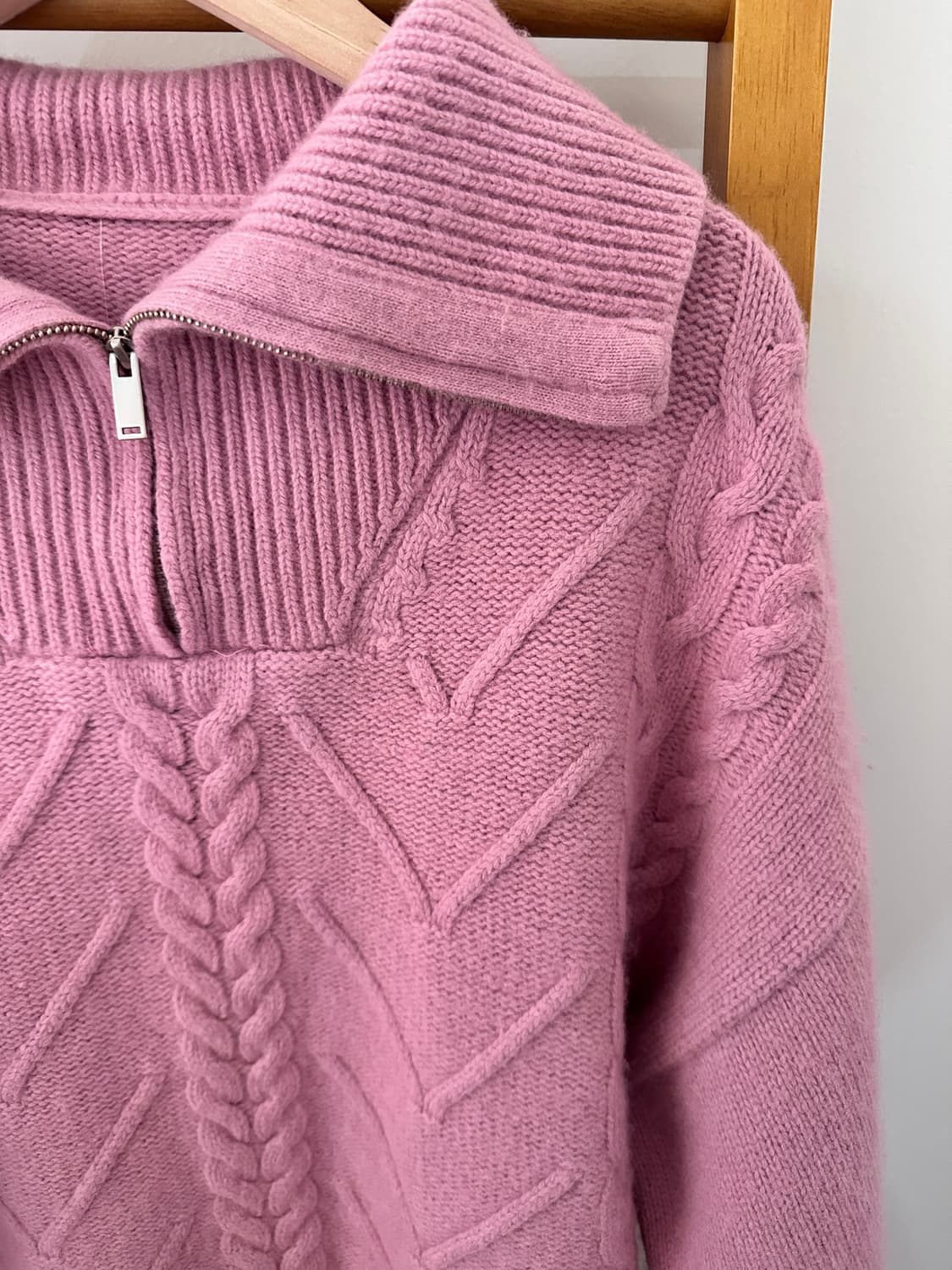 마르디 메크르디 핑크 꽈배기 캐시미어 반집업(프리사이즈) 상품이미지10