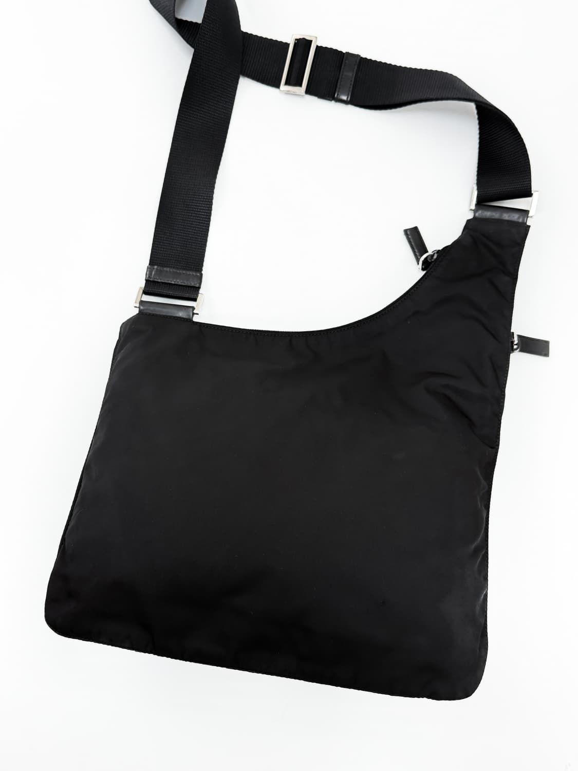 프라다 나일론 멀티 포켓 크로스백 상품이미지2