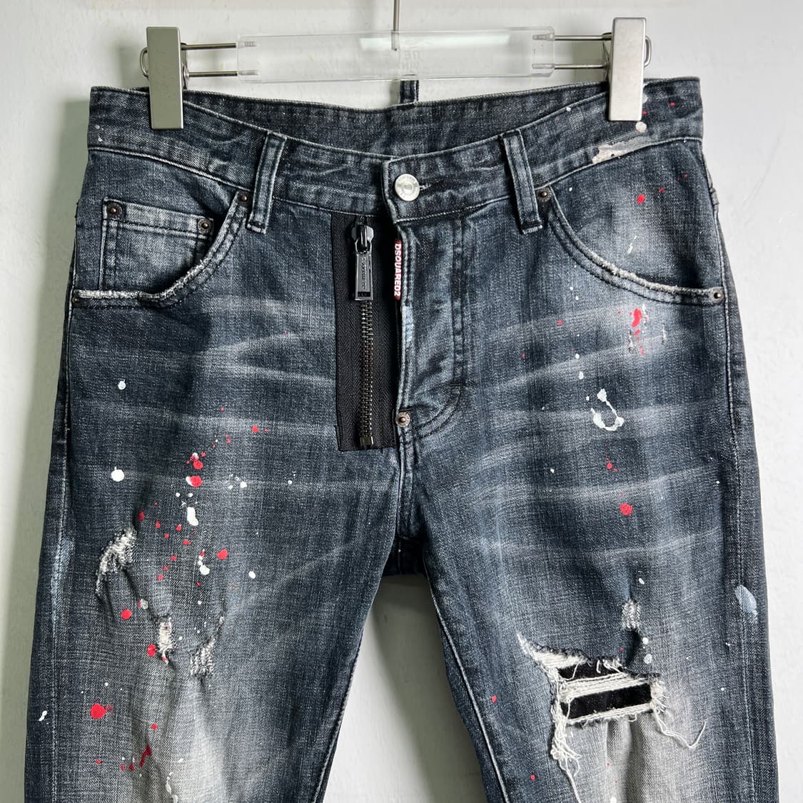 디스퀘어드2 블랙 워싱 디스트레스드 페인팅 데님 팬츠  상품이미지3