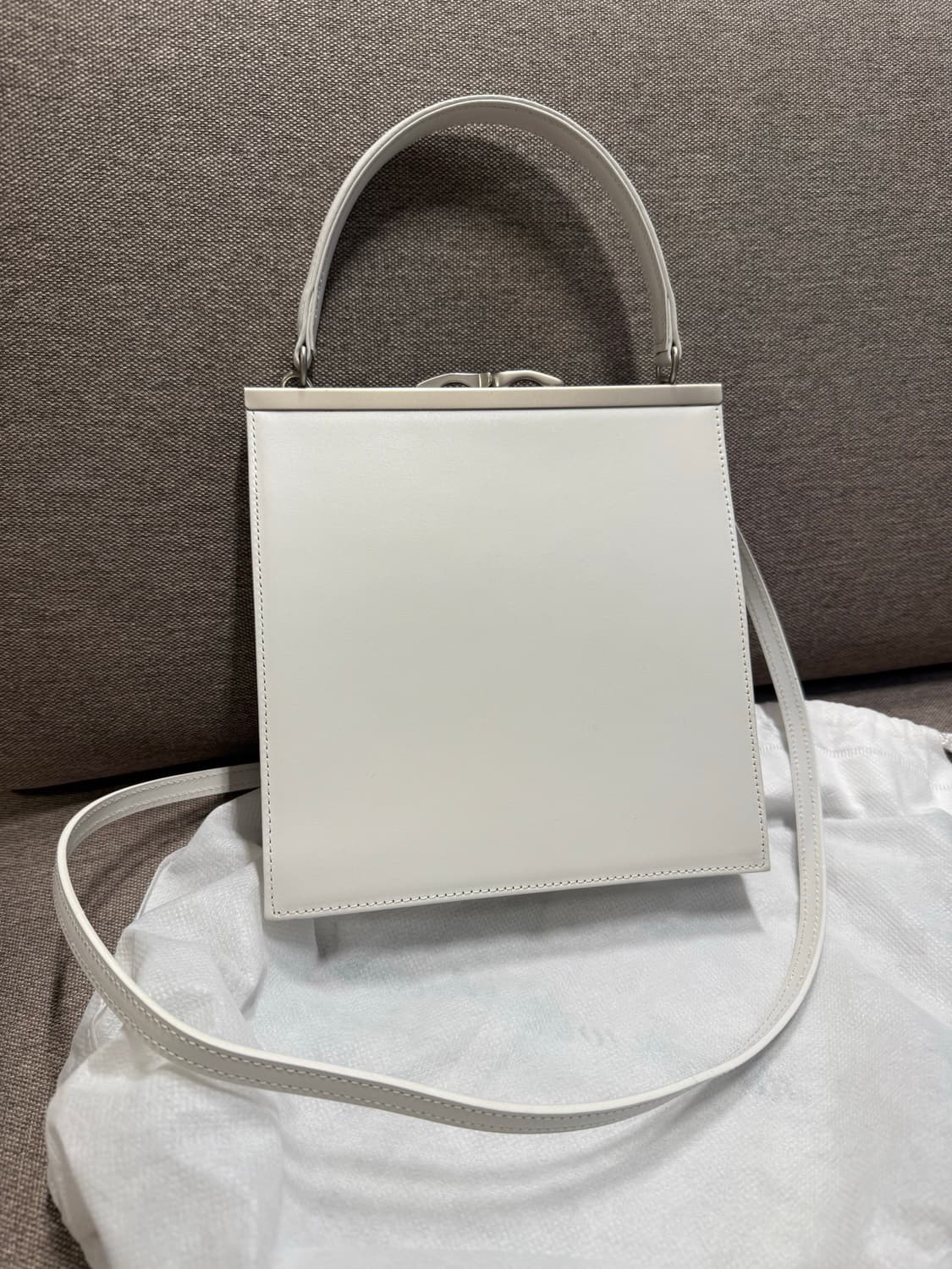 플랫베이스 크로스백 토트백 가방 화이트 상품이미지1