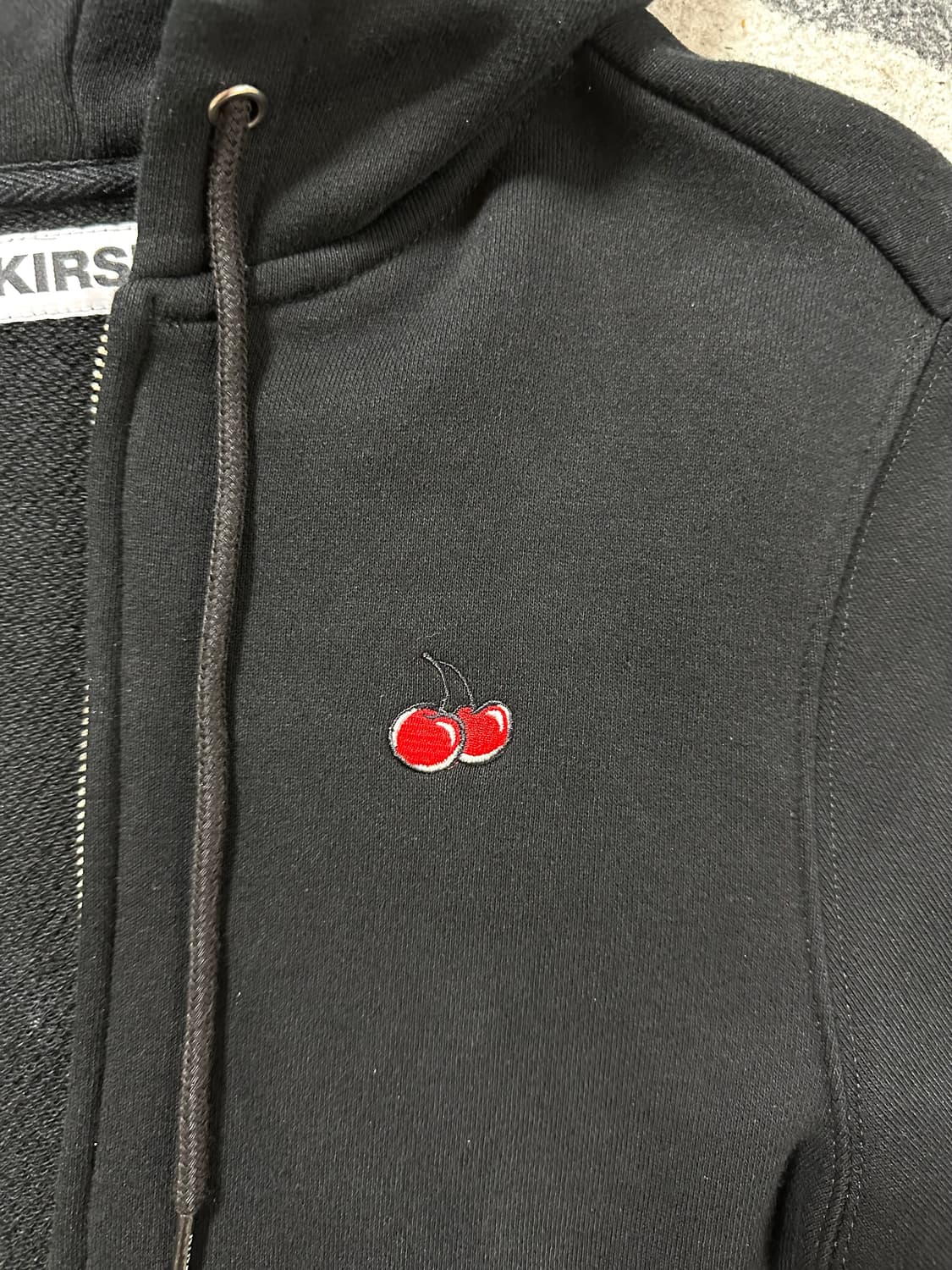 키르시 스몰 체리 크롭 후드집업 블랙 상품이미지6