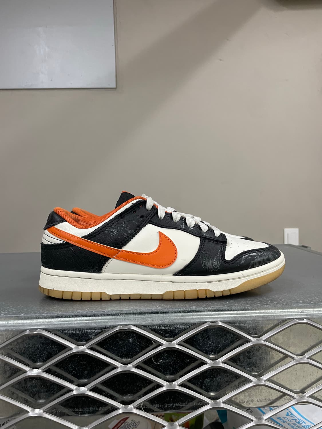 나이키 덩크 로우 레트로 프리미엄 할로윈 255 상품이미지4