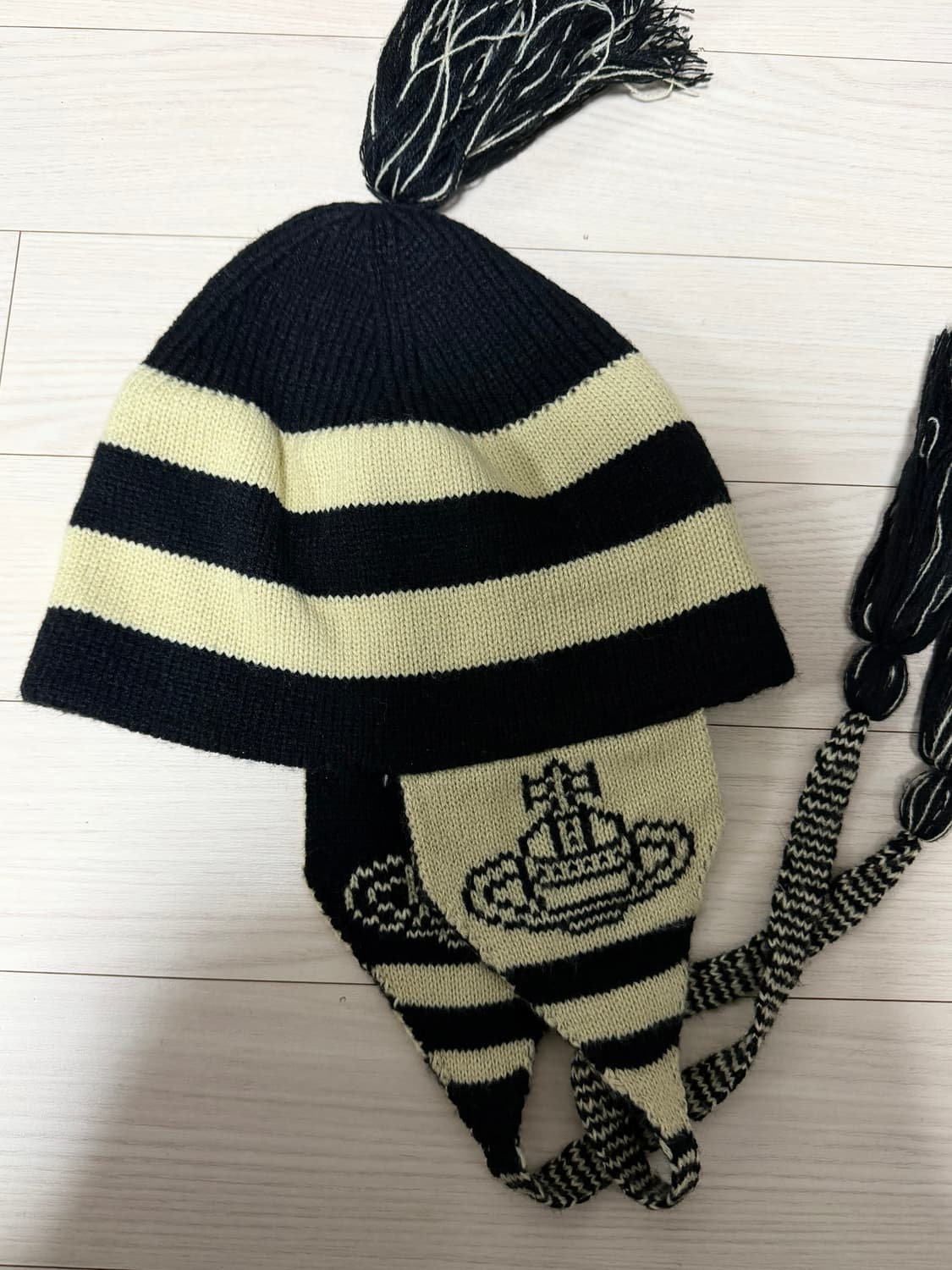 비비안웨스트우드 이어플랩 비니  상품이미지1