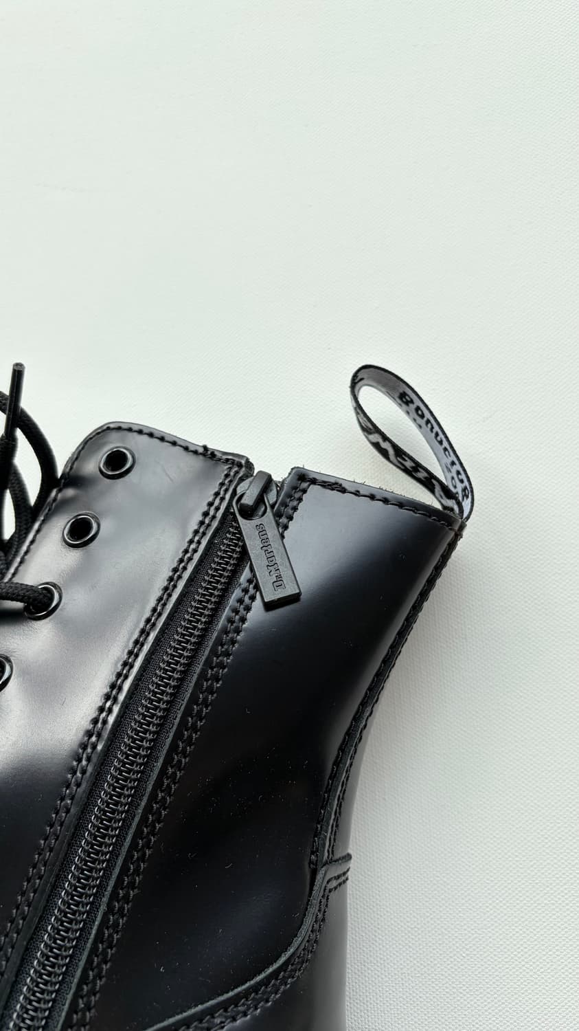 닥터마틴 제이든 화이트 스티치 8홀 부츠 상품이미지6