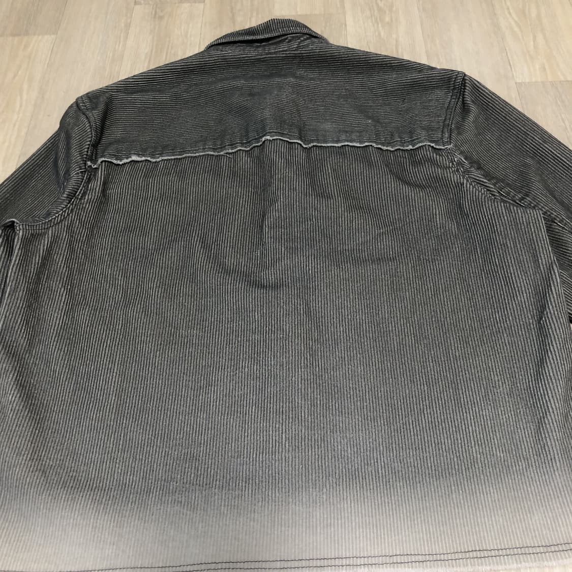 (L) 새상품 쿠어 COOR 그라데이션 프린티드 크롭 셔츠 투톤 그레이 상품이미지9