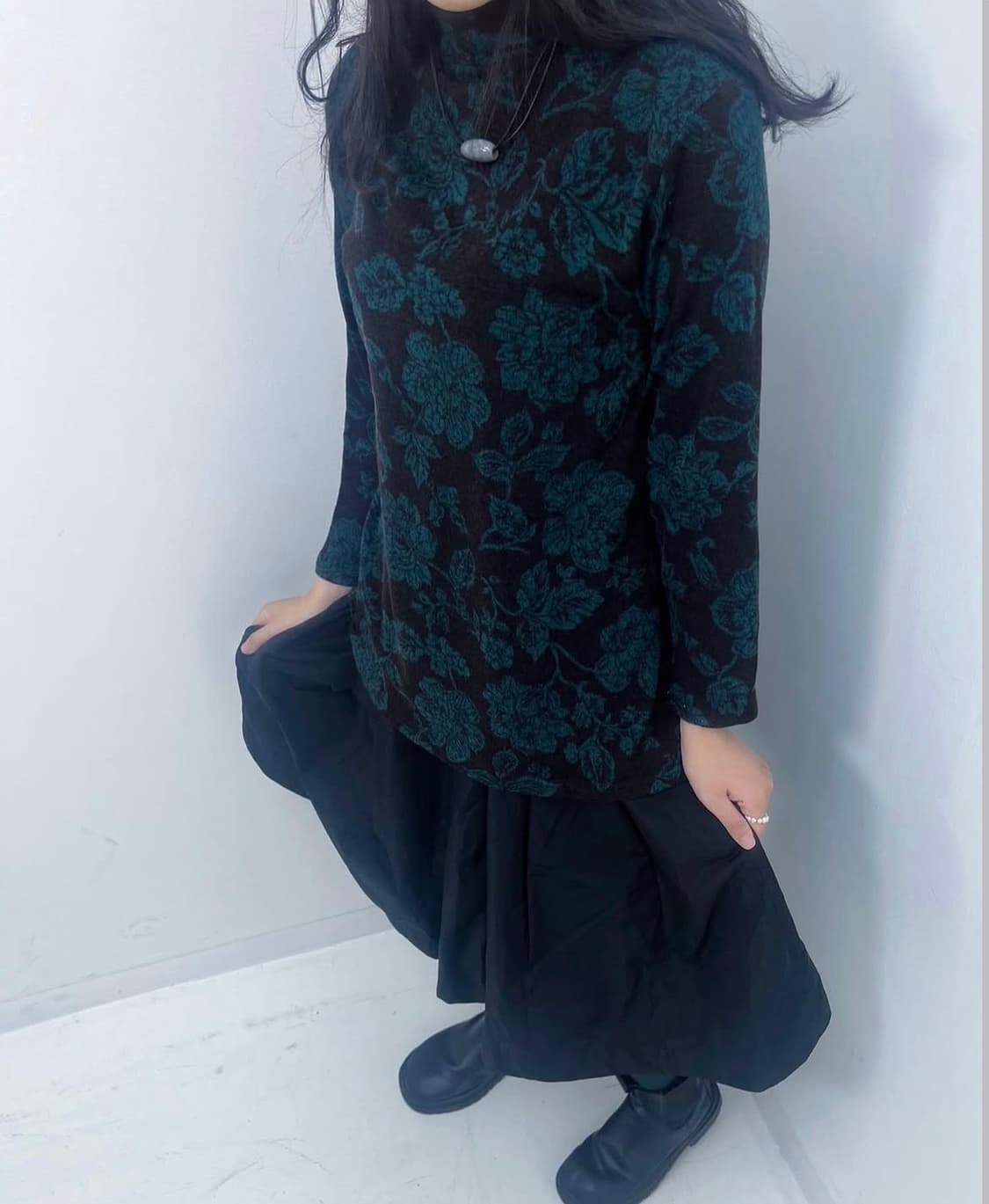 다크그린 꽃무늬 긴팔 티셔츠 dark freen flower tee 상품이미지3