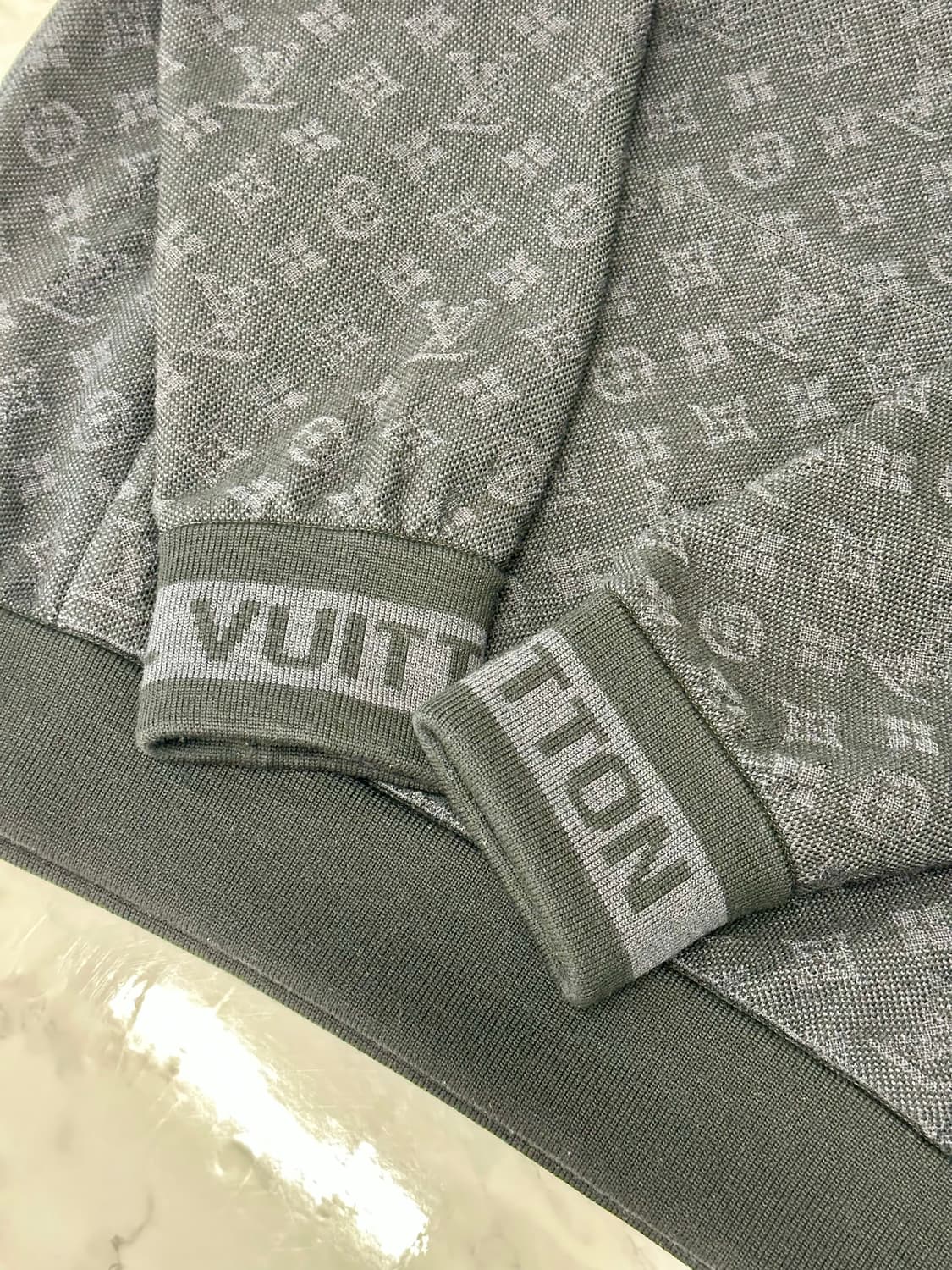 [정품] 루이비통 모노그램 후드 블랙 M사이즈 상품이미지5