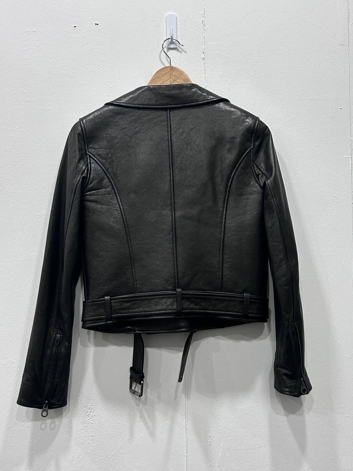 아떼 바네사브루노 양가죽 라이더 자켓 36사이즈 상품이미지4