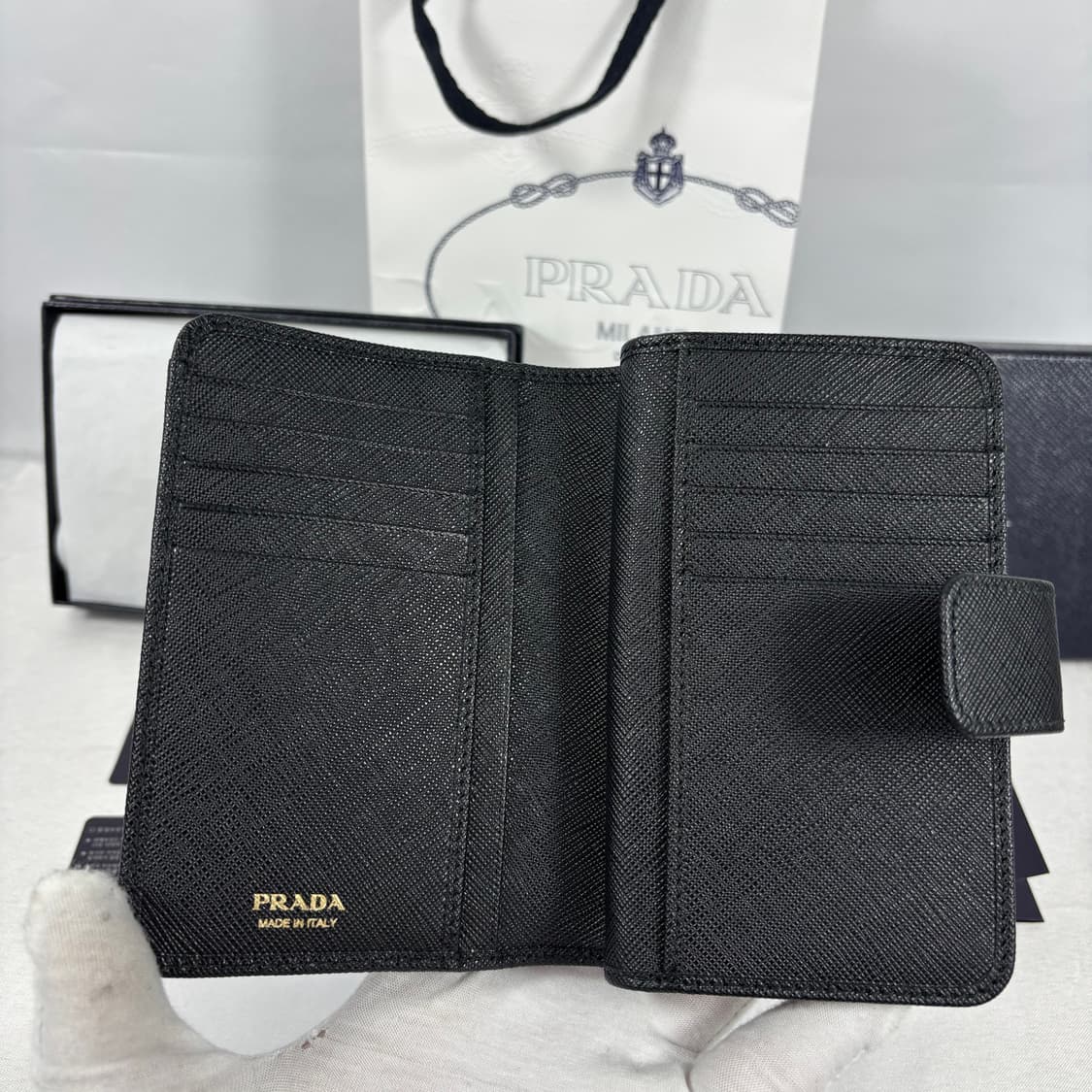 (새상품,풀구성)프라다 사피아노 레더 중지갑 블랙 1ML225 상품이미지10