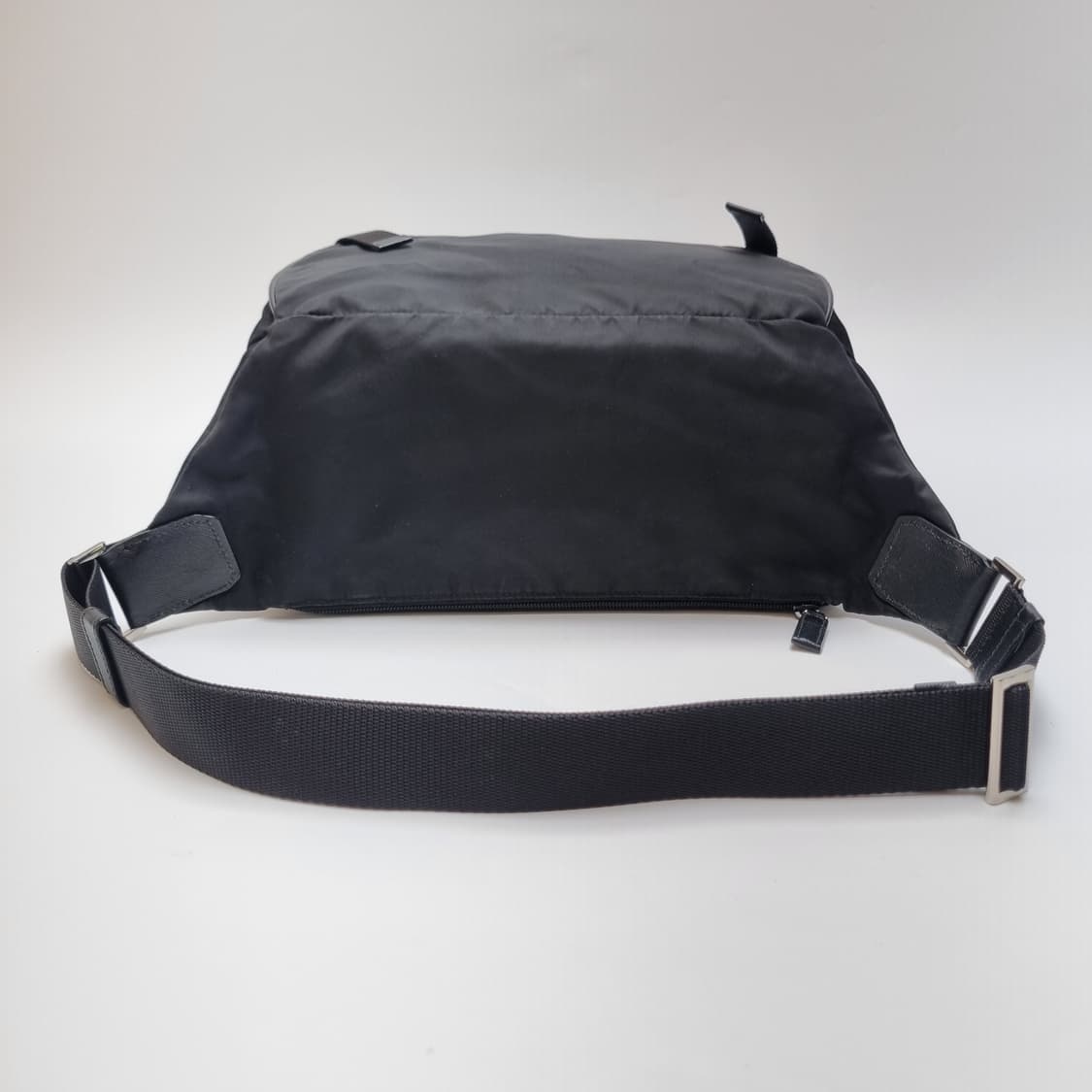 프라다 PRADA 리나일론 바이커백 미듐 크로스백 벨트백(2VH994) 상품이미지8