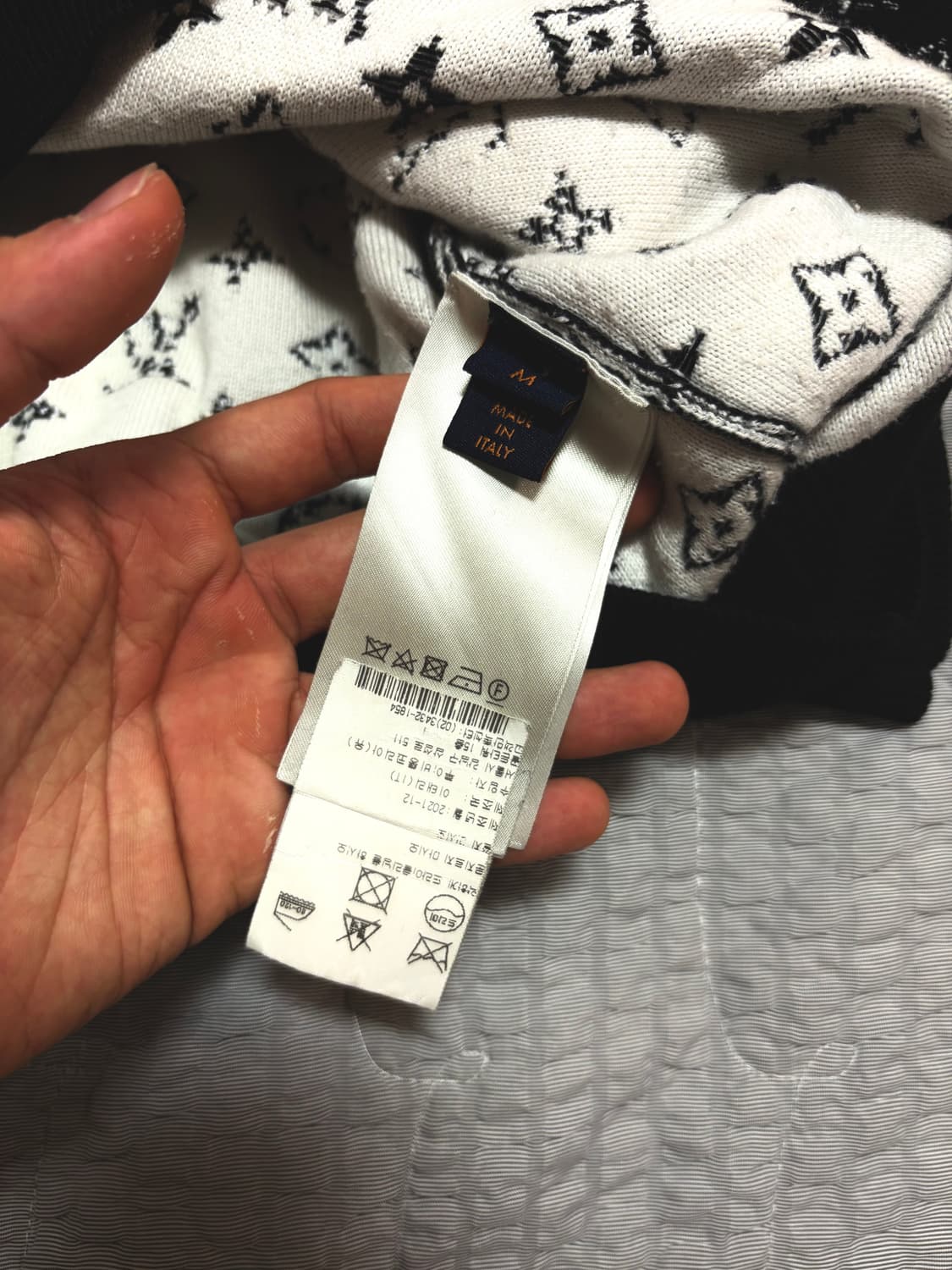 루이비통 그라디언트 니트 상품이미지4