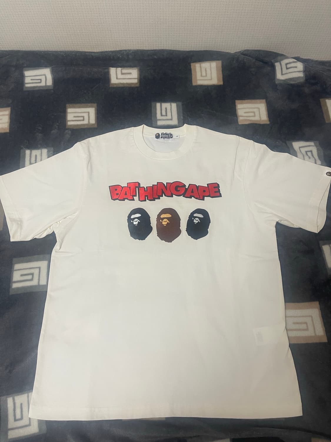 베이프 릴렉스핏 반팔 s사이즈 아이보리 판매합니다 상품이미지1