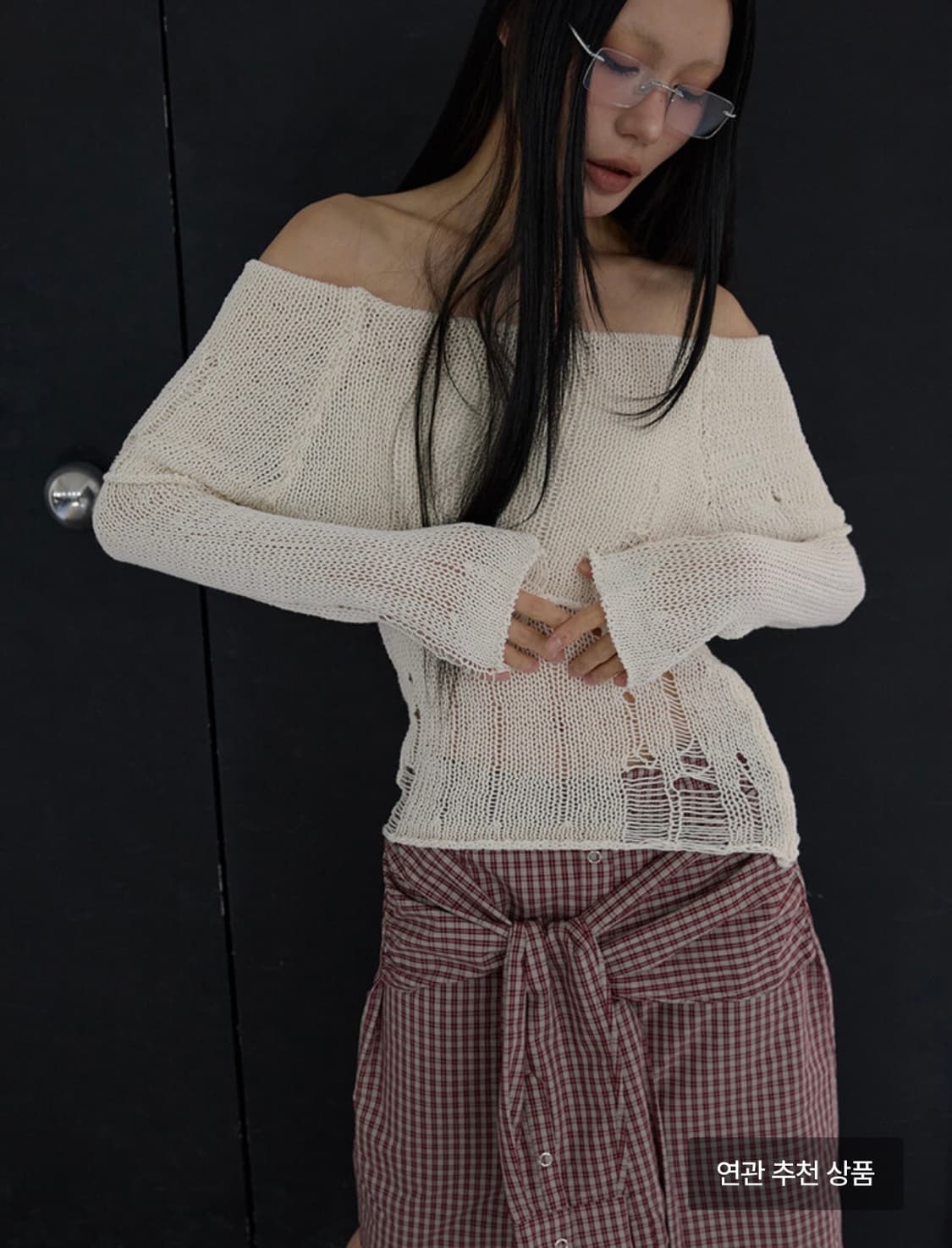 DISTRESSED OFF-SHOULDER TOP_ IVORY 상품이미지3