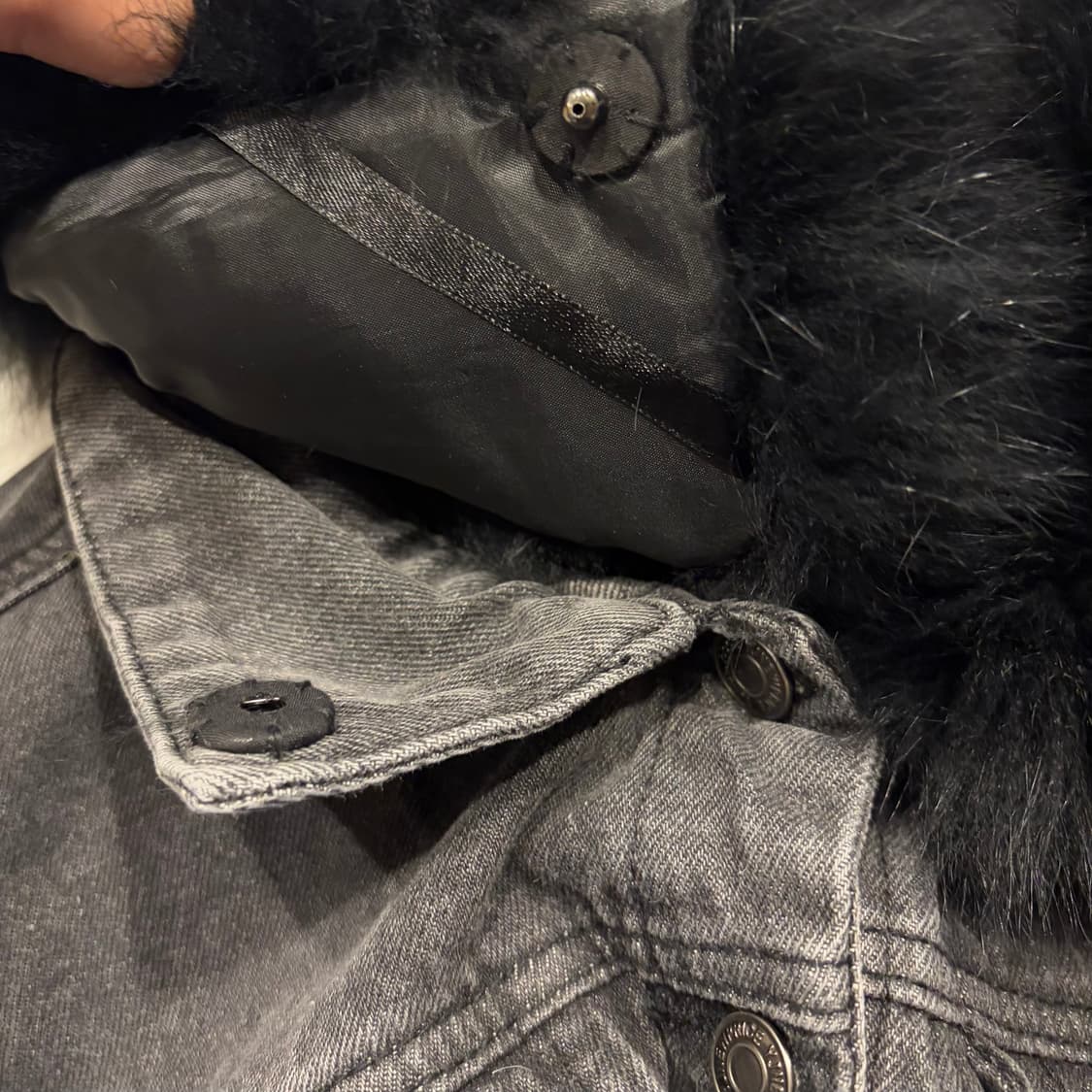 쟈딕앤볼테르 탈부착 블랙 데님 퍼 카라 자켓 C821 상품이미지7