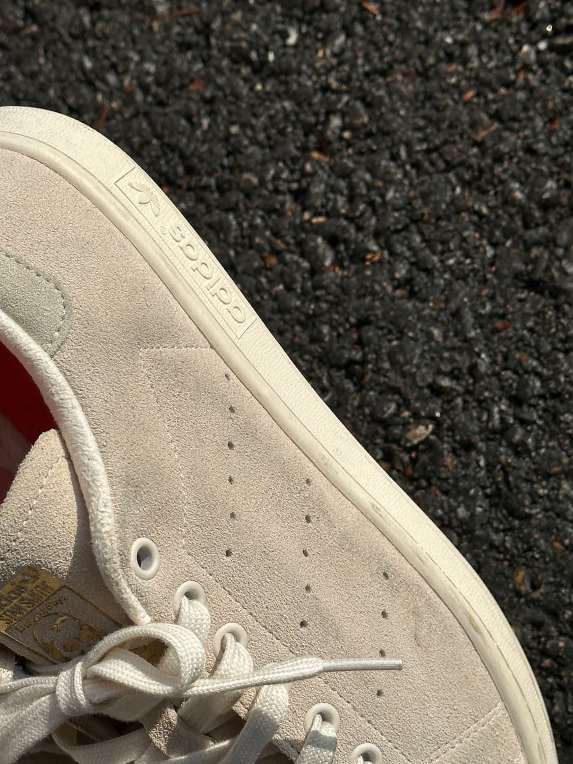 [255] 아디다스 스탠스미스 스웨이드 아이보리 스니커즈 상품이미지6