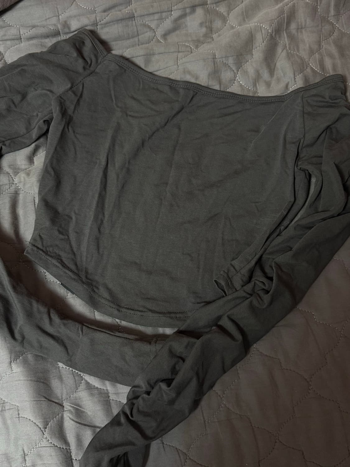 시너진 셔링 오프숄더 탑 그레이 상품이미지3