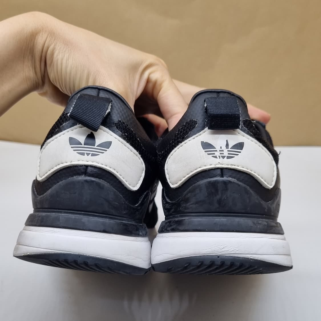 아디다스 zx700 검흰 운동화250  상품이미지4