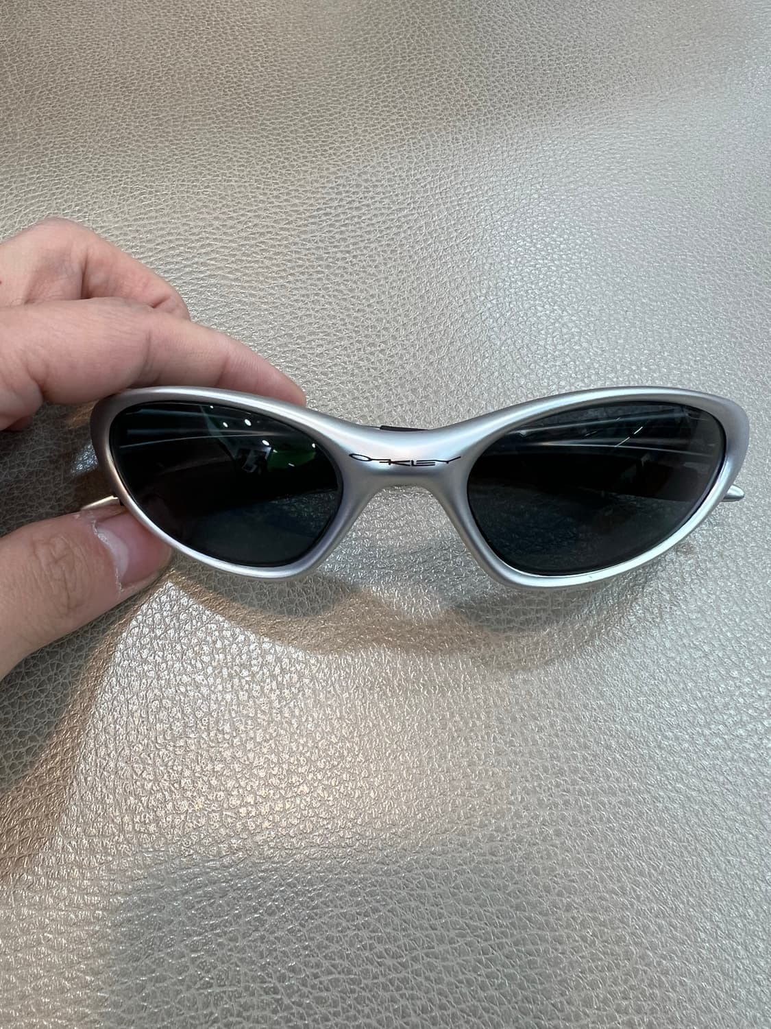 오클리 빈티지 미뉴트 1.0 fmj 5.56 실버 oakley 상품이미지1