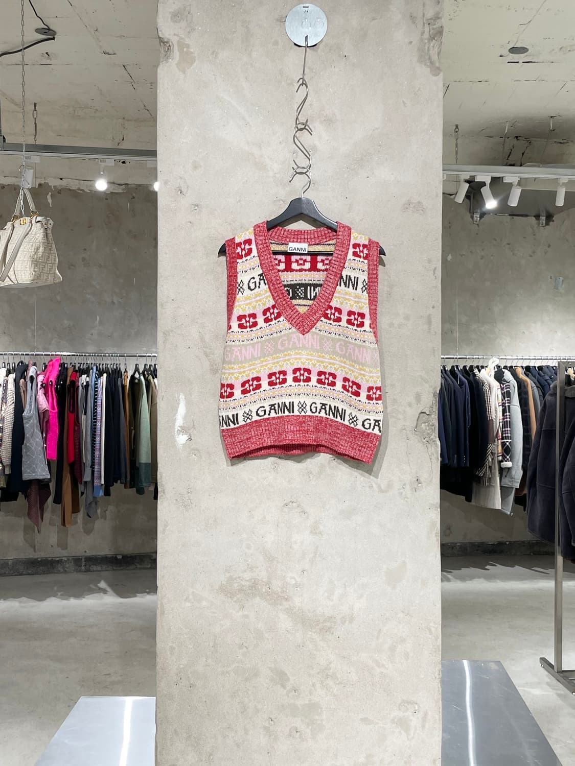 가니 믹스 로고 V넥 울 니트 베스트 상품이미지1