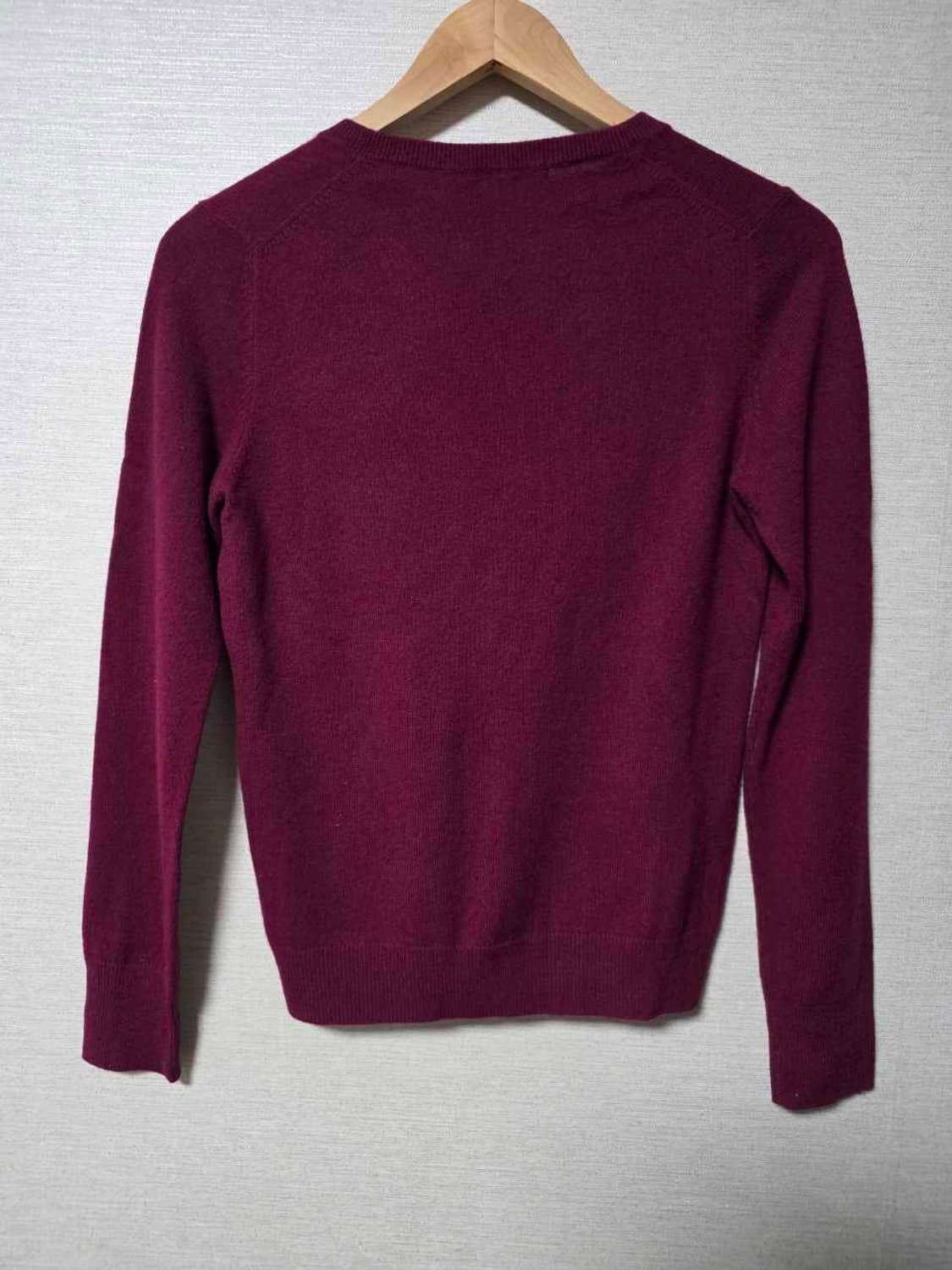 유니클로 캐시미어 버건디 브이넥 니트 상품이미지2