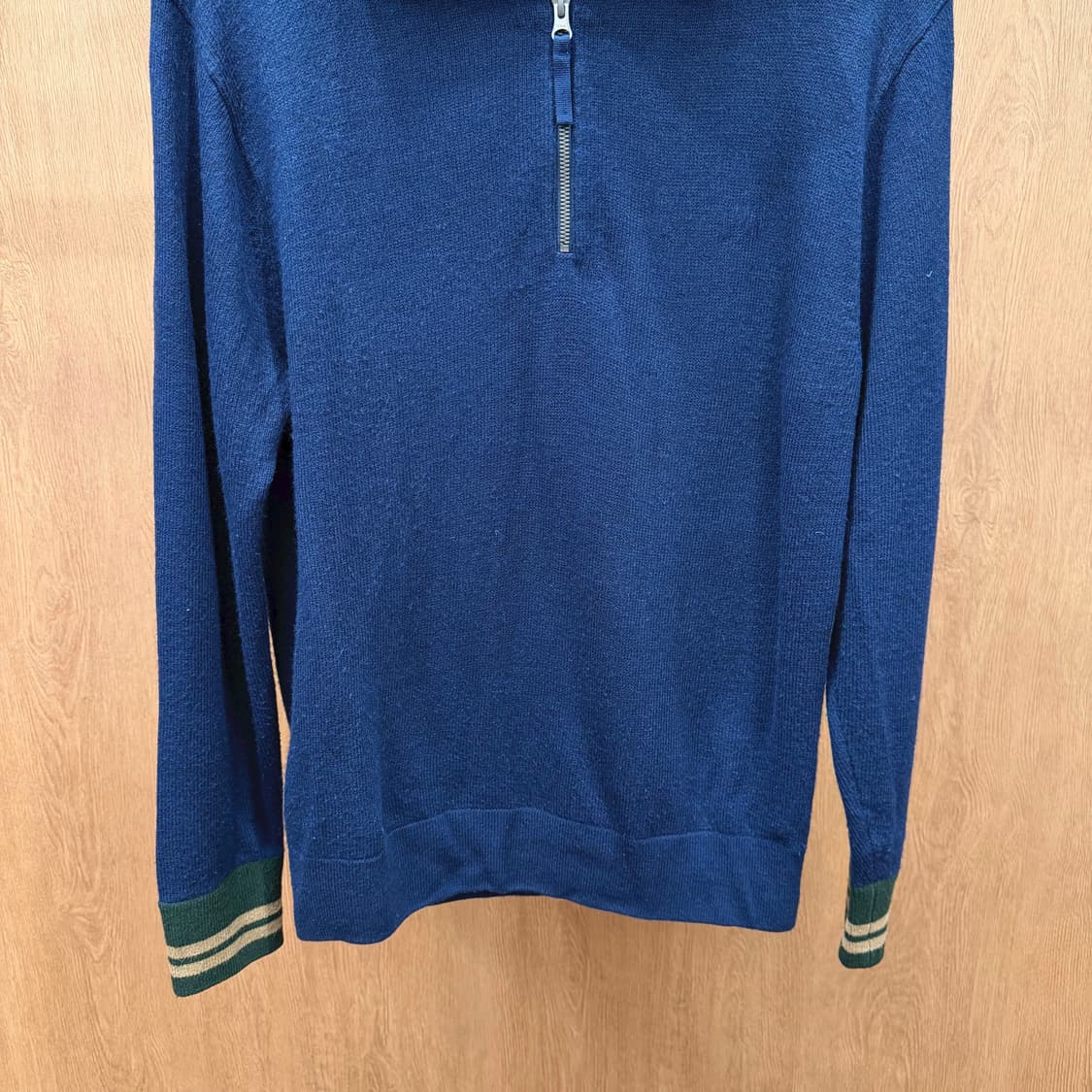 JW앤더슨 유니클로 하프 집업 니트 카라 배색 디테일 레귤러핏 네이비 상품이미지5