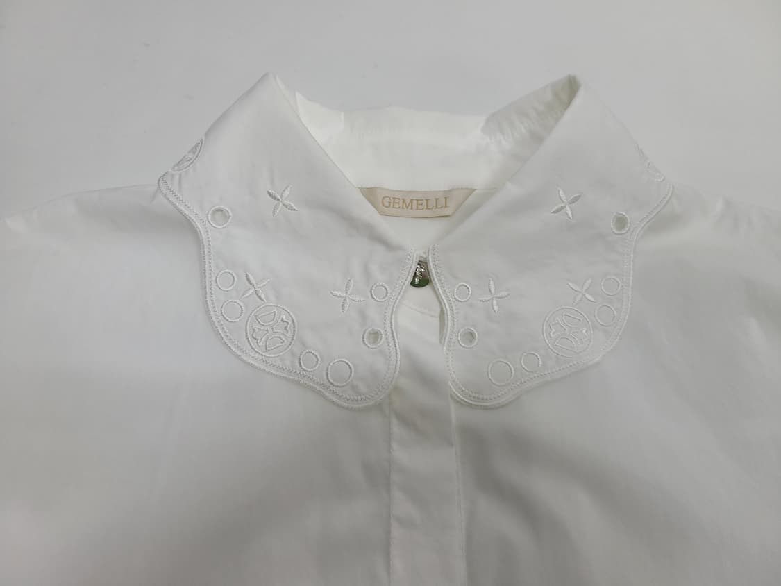 GEMELLI 23SS 제멜리 자수 블라우스 셔츠 / 여 85  화이트
 상품이미지3