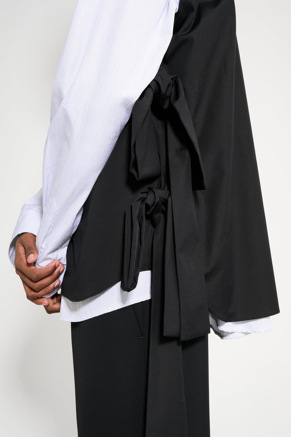 25ss 꼼데가르송 옴므플러스 슬리브리스 리본 화이트 블라우스 s 상품이미지3