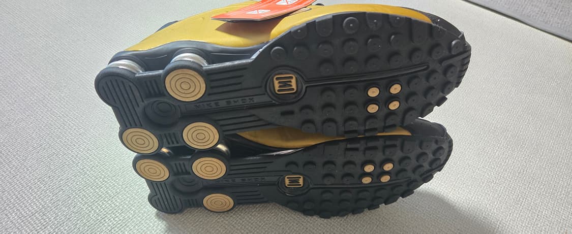 나이키 W 샥스 R4 골드 290사이즈 상품이미지6