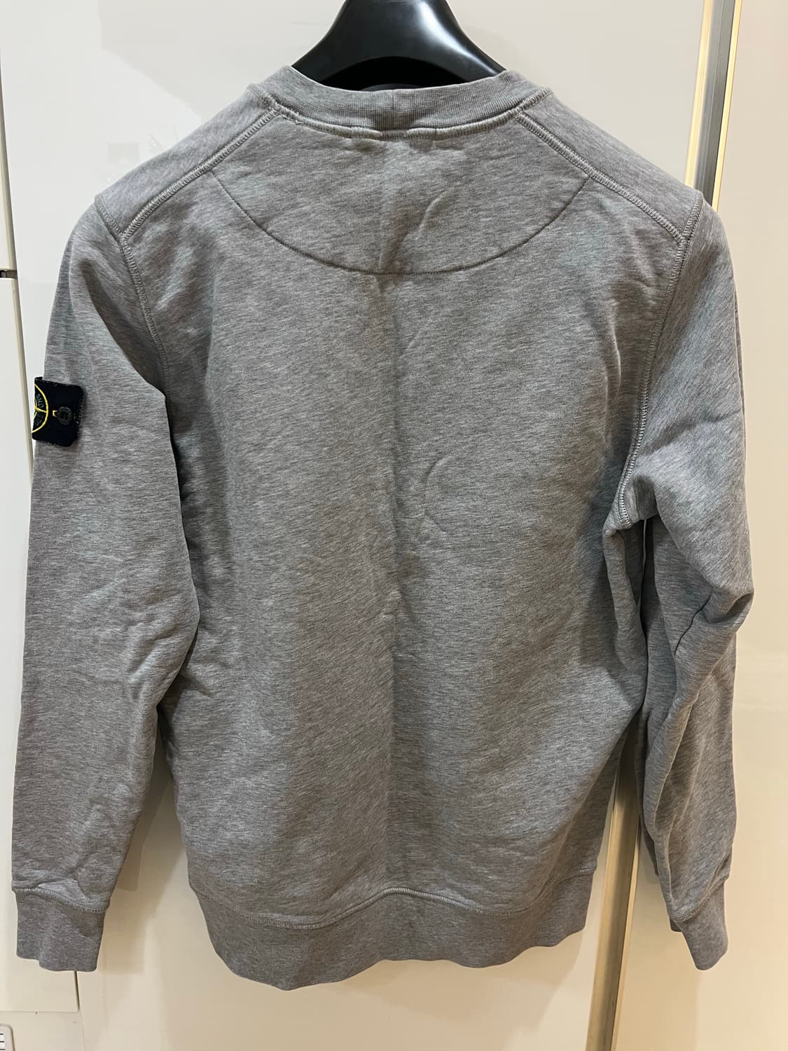 22ss 스톤아일랜드 그레이 맨투맨 M 상품이미지2