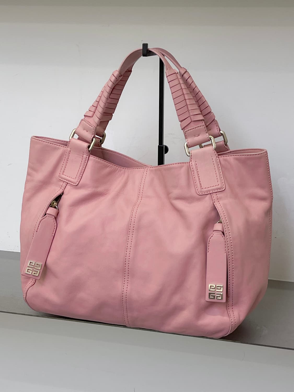 지방시 4G 모노그램 레더백 상품이미지1