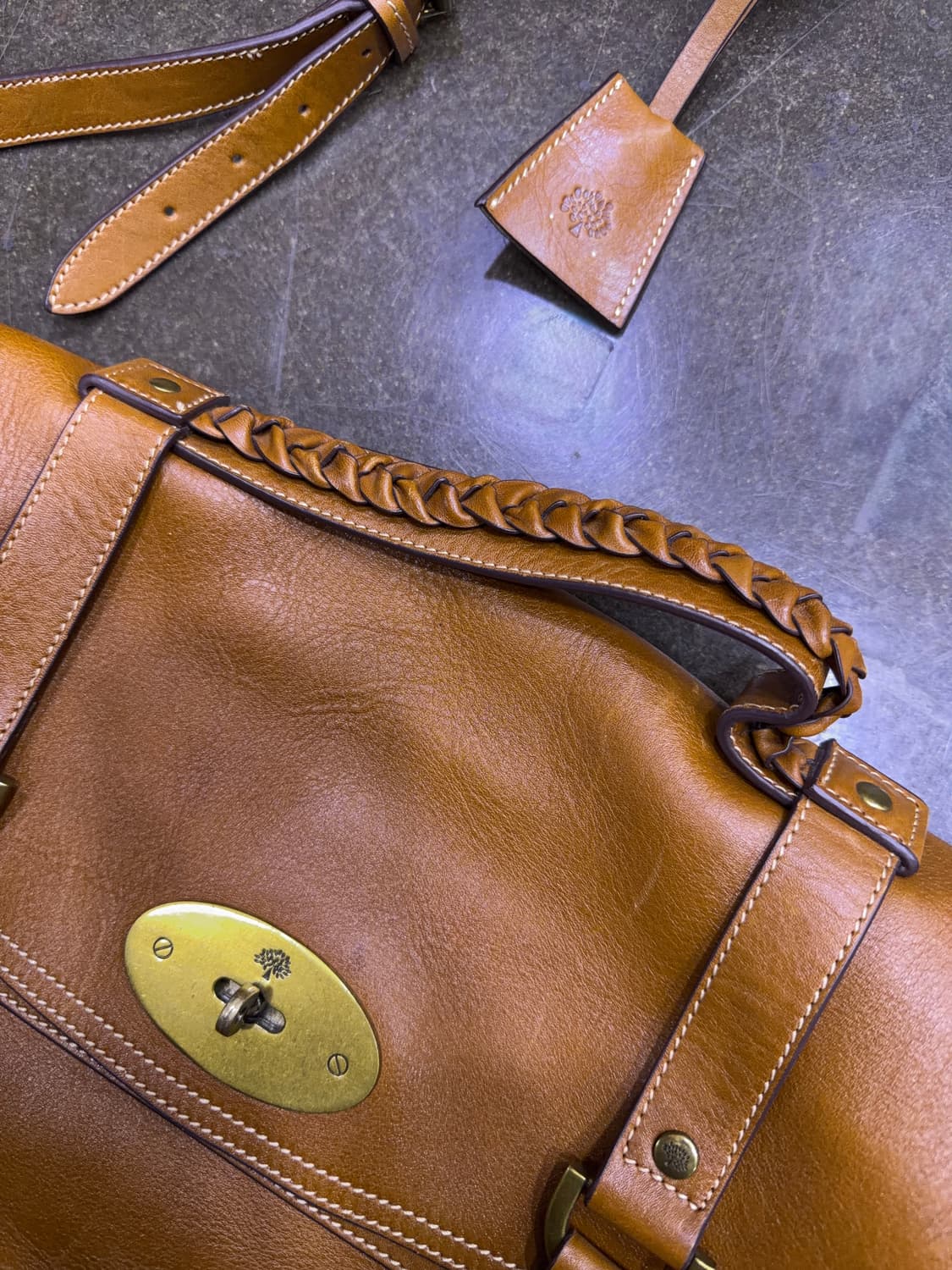 멀버리 알렉사 오버사이즈 사첼백 크로스 브라운 가방 상품이미지3