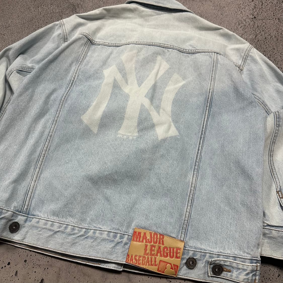 ✨ (바배) MLB 뉴욕양키즈 빅로고 연청 청자켓 상품이미지3