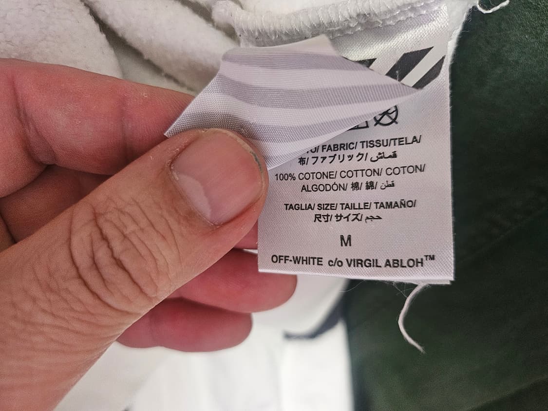 오프화이트 스프레이 맨투맨 m 사이즈 판매합니다  상품이미지4