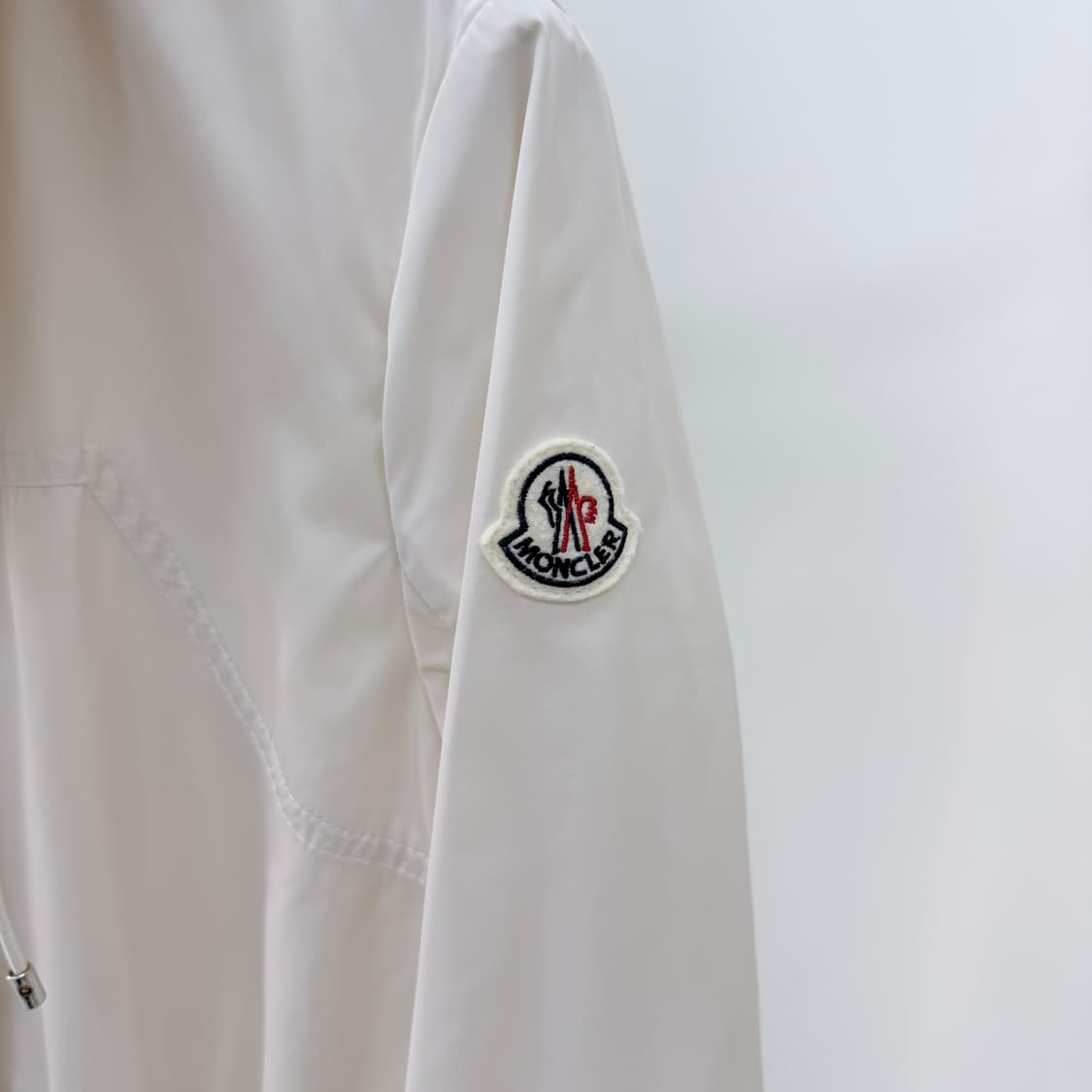 [S+급/2] 몽클레어 오크레 여성 후드 바람막이 자켓 아이보리 상품이미지2