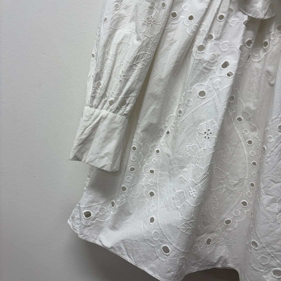 ZARA 화이트 자수 프릴 원피스  상품이미지2