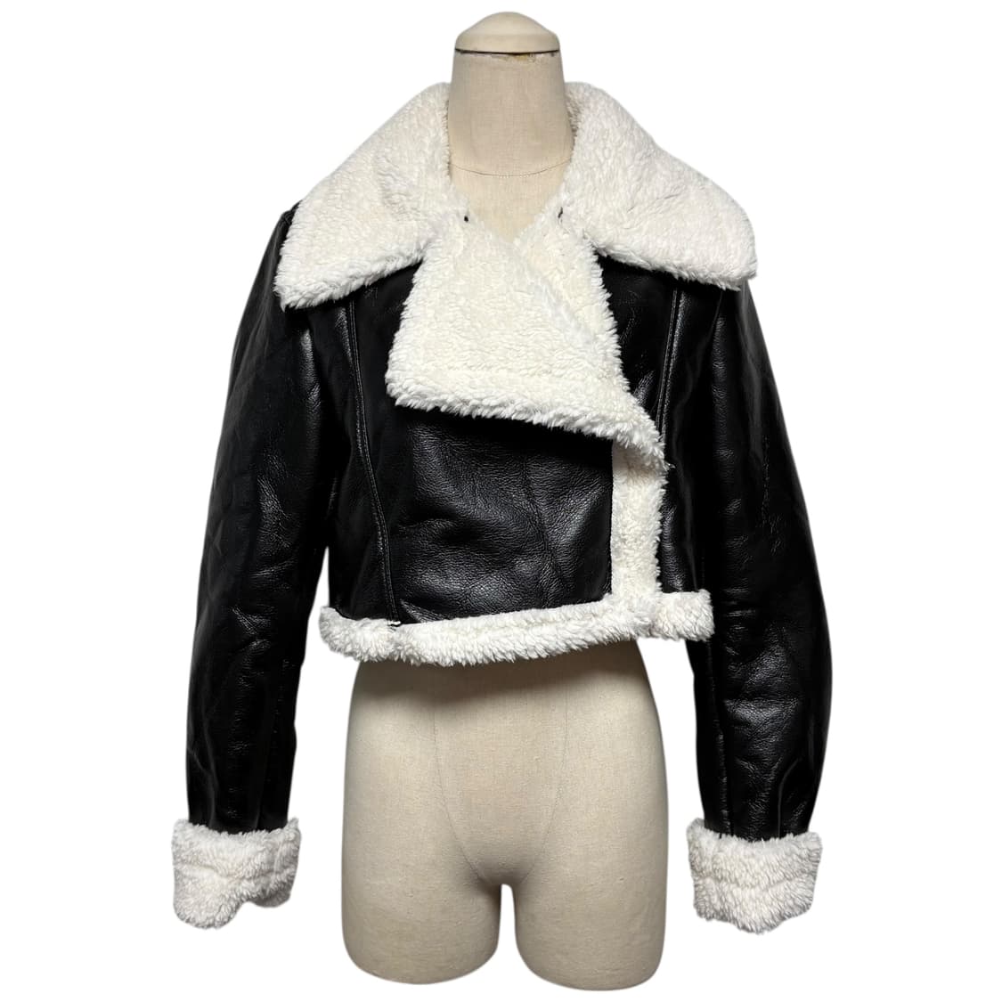 3751 블랙 안감퍼 크롭 무스탕 자켓 상품이미지1