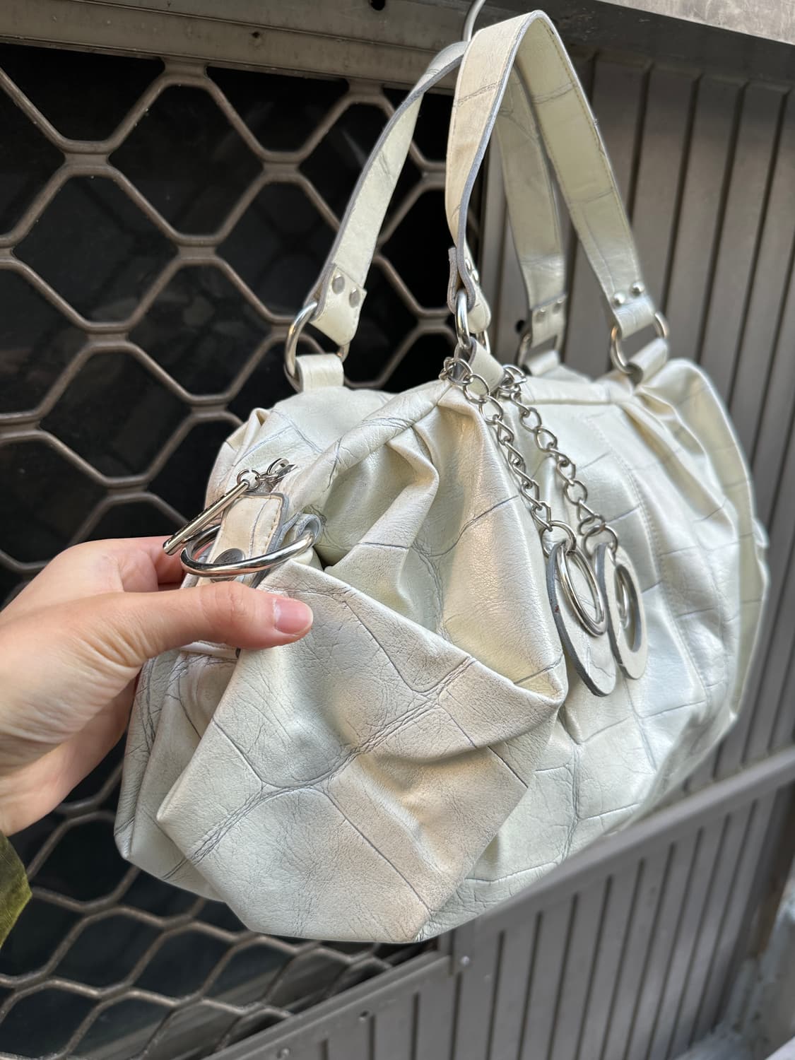 Crack leather stud shoulder bag 상품이미지3